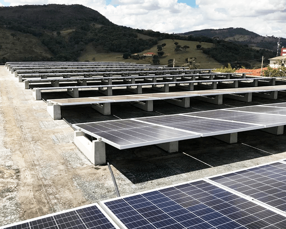 Evite os erros ao escolher a base de concreto para sua usina solar